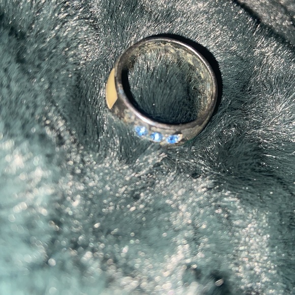 Silver tone band ring with green enamel and blue stones size 7.5/8 - Picture 11 of 14